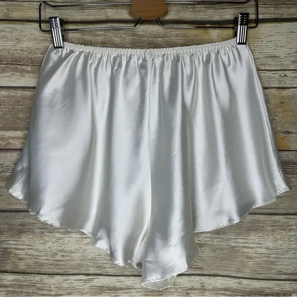 Victoria’s Secret M white elegant satin two-piece pajama set shorts and blouse